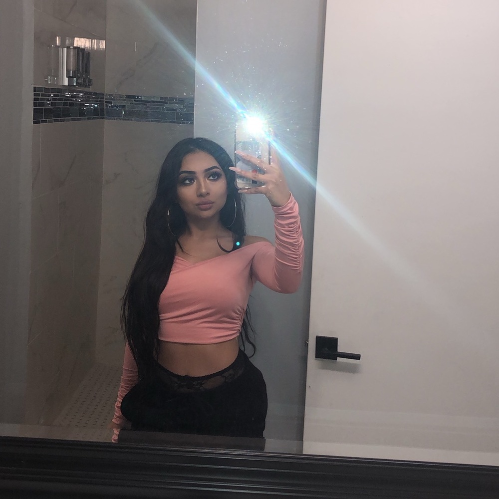 Pink long sleeve crop 💞